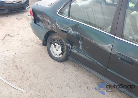 2001 Honda Accord 2.3 Lx from USA, damaged, VIN 1HGCG56451A013307